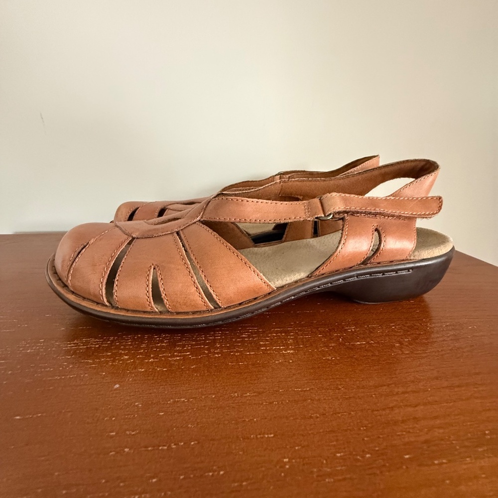 Clarks Bendables Leather Sandals Tan Closed Toe Size 9 - Picture 6 of 13